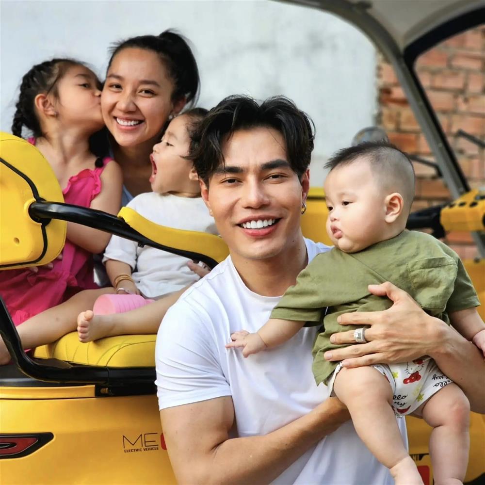 Lê Dương bảo Lâm chuẩn bị cả xe hoa cho gia đình ngày 8/3-2