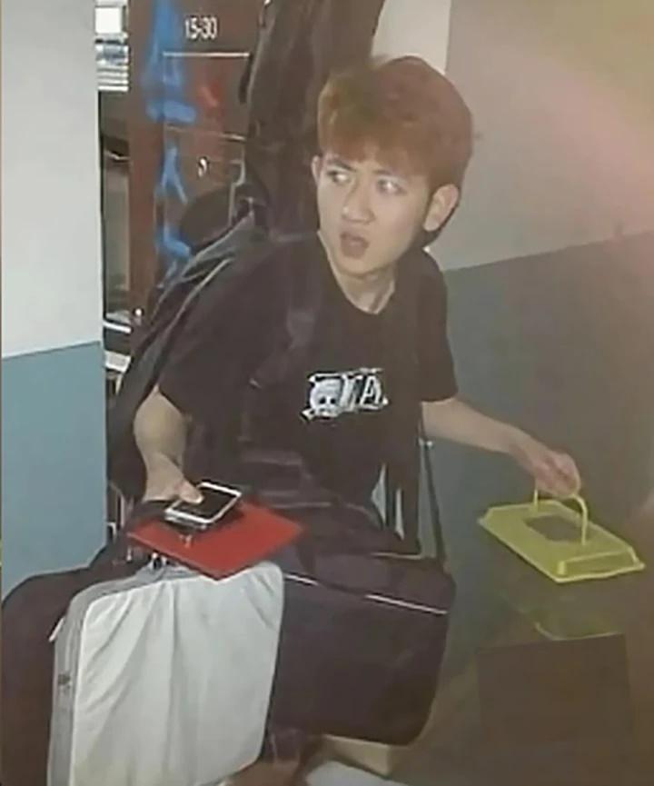 Sự thật ảnh tên trộm khệ nệ vác laptop, máy ảnh khỏi ký túc xá-1