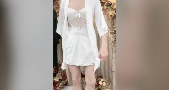 Trung Quốc: Rộ xu hướng mẫu nam mặc đồ lót bán hàng trực tuyến-2