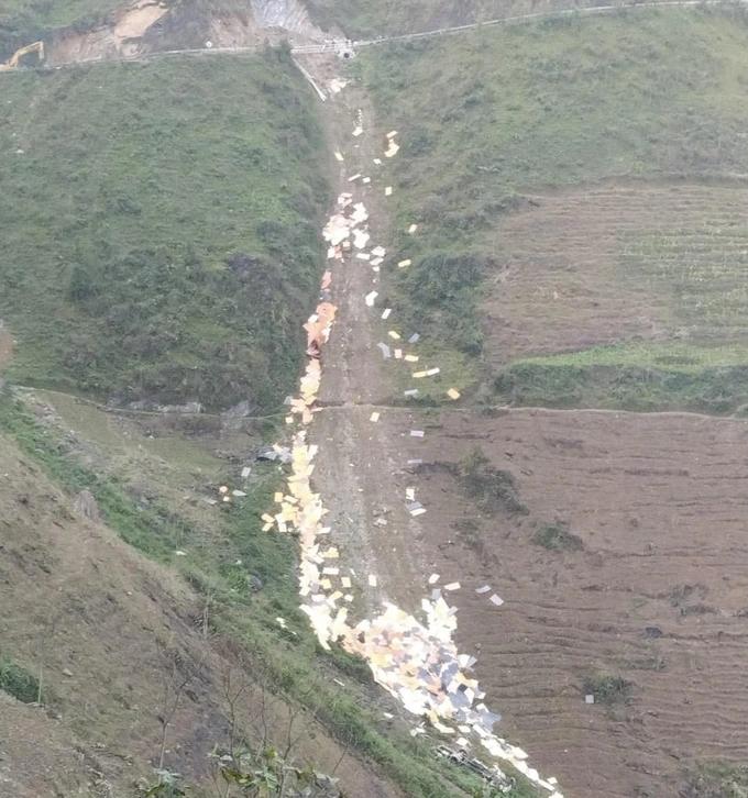 Xe tải lao từ đèo Mã Pì Lèng xuống vực sâu 120m-3