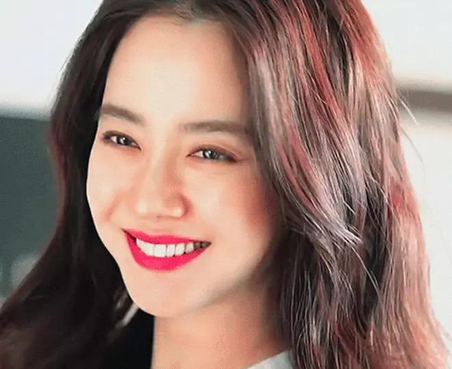 Mợ ngố Song Ji Hyo xuất hiện trẻ trung ở tuổi 42-3