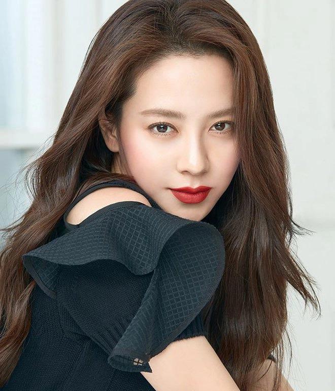 Mợ ngố Song Ji Hyo xuất hiện trẻ trung ở tuổi 42-4