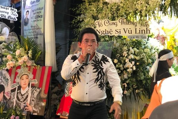 Ngọc Huyền ngất xỉu khi đêm cuối hát tiễn biệt NSƯT Vũ Linh-4