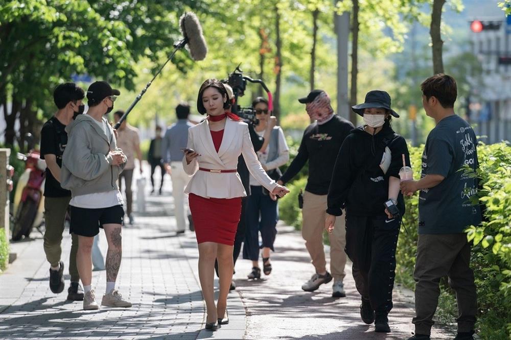 Phần 2 phim 18+ của Song Hye Kyo: Phi vụ cởi áo có thành công?-7