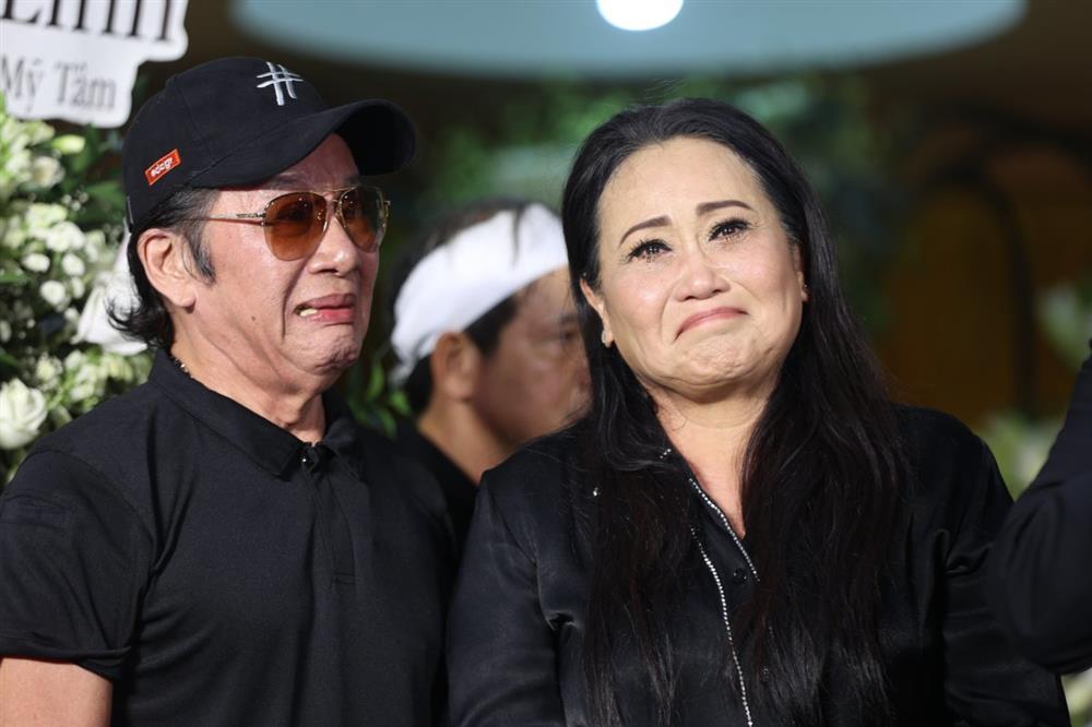 Nhiều người dân thức đến sáng tiễn biệt nghệ sĩ Vũ Linh-5