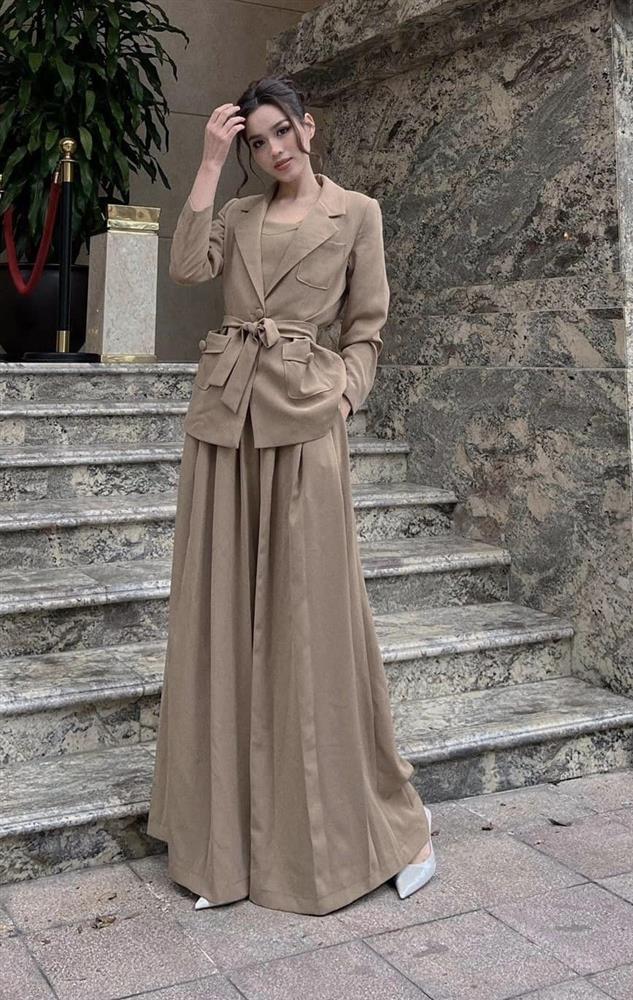 Không phải váy xẻ cao, đây mới là món đồ tôn dáng Đỗ Thị Hà nhất-4