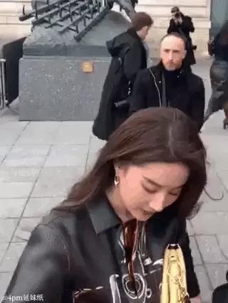 Lưu Diệc Phi để mặt mộc đi mua sắm tại Paris-2