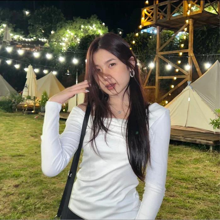 Ái nữ 18 tuổi nhà Lưu Thiên Hương chân dài miên man chuẩn Hoa hậu-1