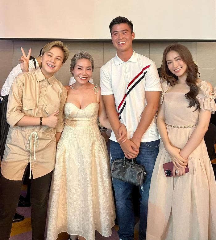 Nhan sắc nổi bật của Hòa Minzy khi chung khung hình dàn WAGs-4