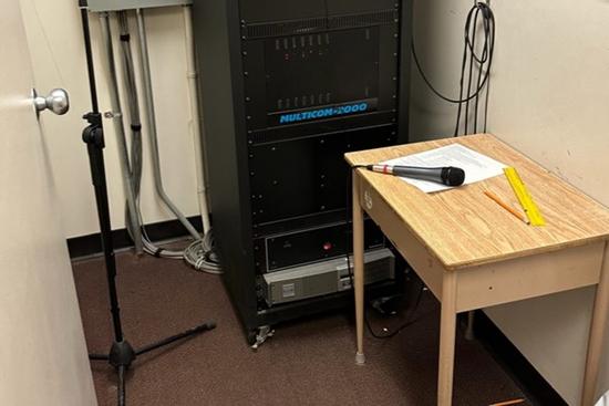 Hiệu trưởng bị đình chỉ vì nhốt học sinh vào phòng kín siêu nhỏ