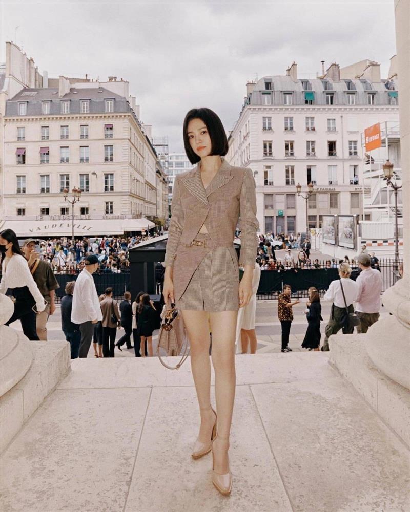 4 món thời trang giúp Song Hye Kyo hack tuổi-2