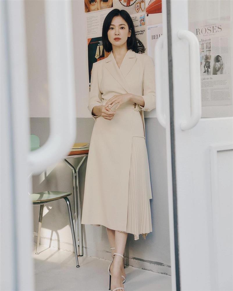 4 món thời trang giúp Song Hye Kyo hack tuổi-8