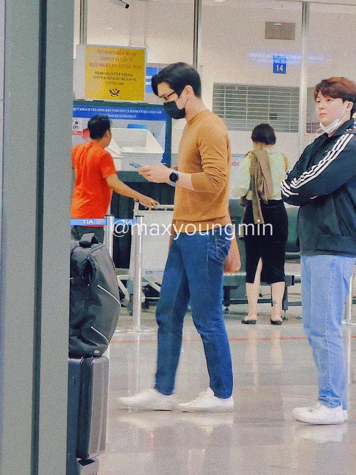 Choi Siwon (Super Junior) đến Việt Nam lúc nửa đêm, nhan sắc gây trầm trồ-2