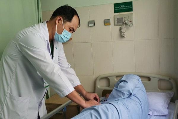 Nam thanh niên 27 tuổi suýt hoại tử dương vật vì đeo nhẫn tìm cảm giác lạ-1