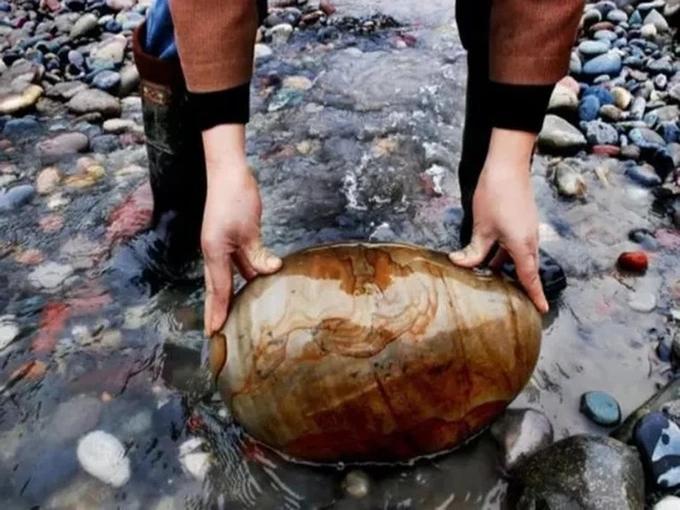 Nơi người dân bán đá nhặt dưới sông có thể đổi đời, xây nhà mua xe-1