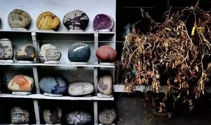 Nơi người dân bán đá nhặt dưới sông có thể đổi đời, xây nhà mua xe-2