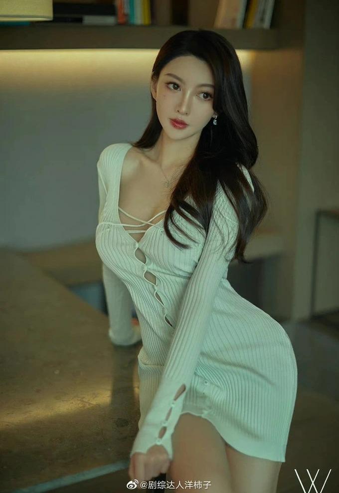 Bạn gái hot girl chấp nhận chuyện tình trong bóng tối với Huỳnh Hiểu Minh-2