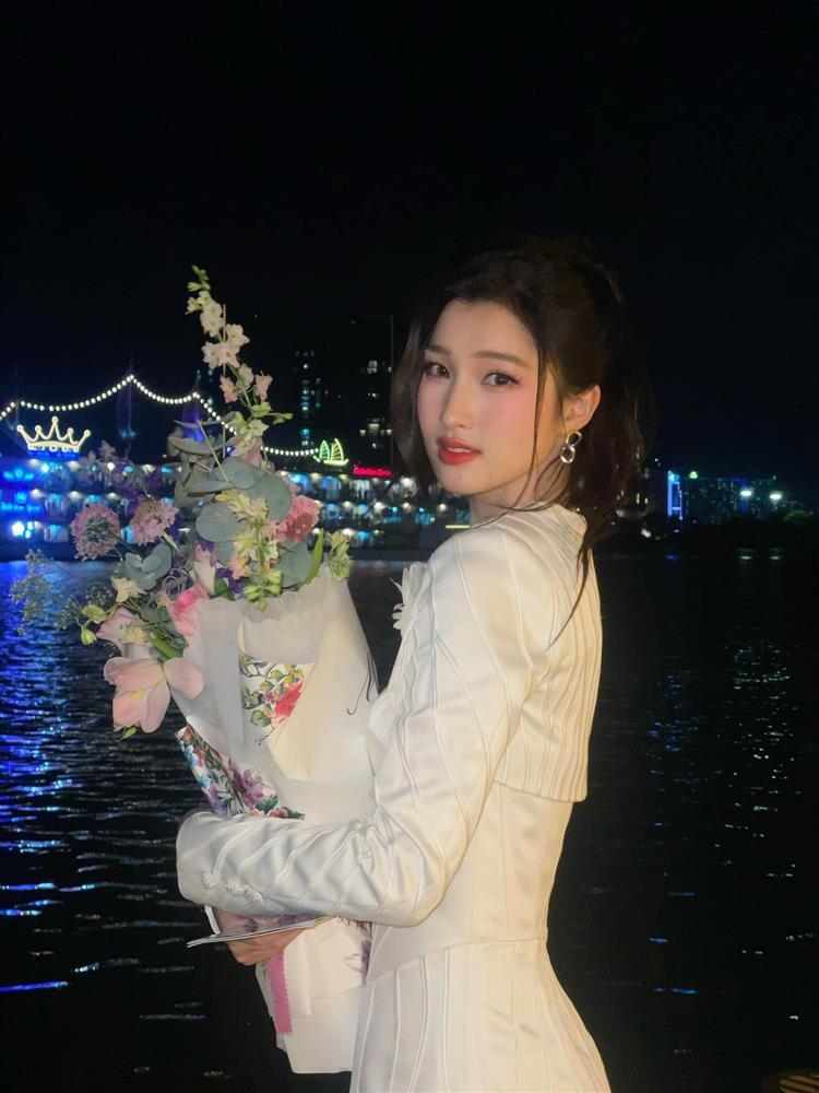 Bắt trend mới, Á hậu Phương Nhi chứng tỏ nhan sắc cân đẹp mọi kiểu tóc-5