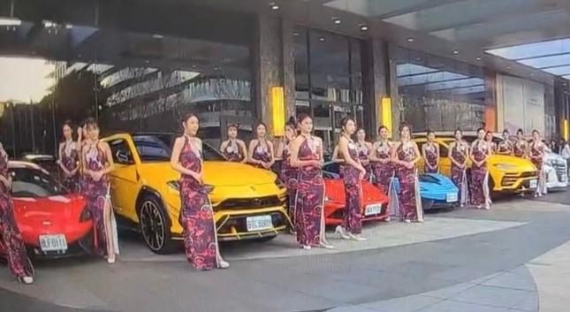 Bà trùm đứng sau vụ 170 cô gái, nghệ sĩ dự tiệc cùng đại gia-2