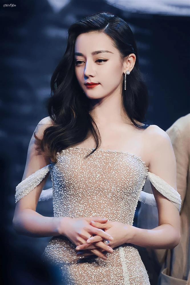 Nhan sắc Địch Lệ Nhiệt Ba trong clip không chỉnh sửa-3