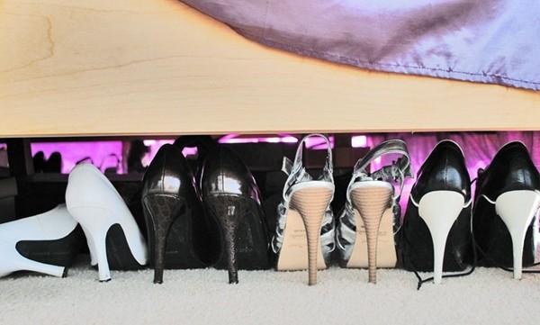 Chàng trai từ chối nhường ghế xe buýt cho người yêu đi giày cao gót-2