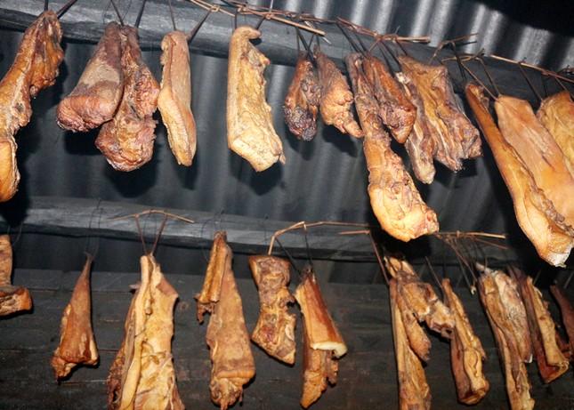 Ghé Lai Châu tháng 3 này đừng bỏ qua món lam nhọ, gói thịt treo gác bếp mang về-2