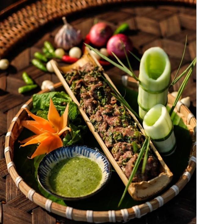 Ghé Lai Châu tháng 3 này đừng bỏ qua món lam nhọ, gói thịt treo gác bếp mang về-4