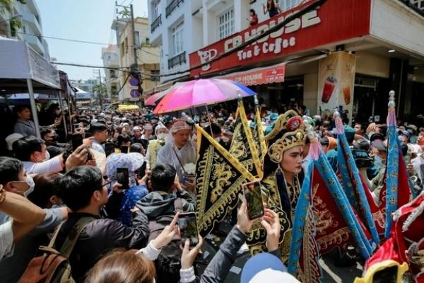 Gia đình NSƯT Vũ Linh xin lỗi, hứa tu sửa mộ phần nghệ sĩ Thanh Kim Huệ-5