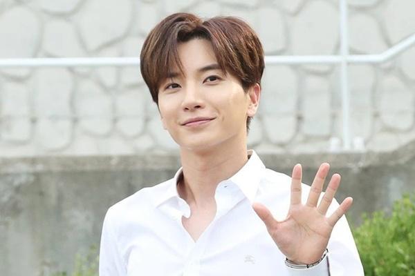 Trưởng nhóm Super Junior từng chỉ tiêu 1,8 triệu đồng/ tháng-2