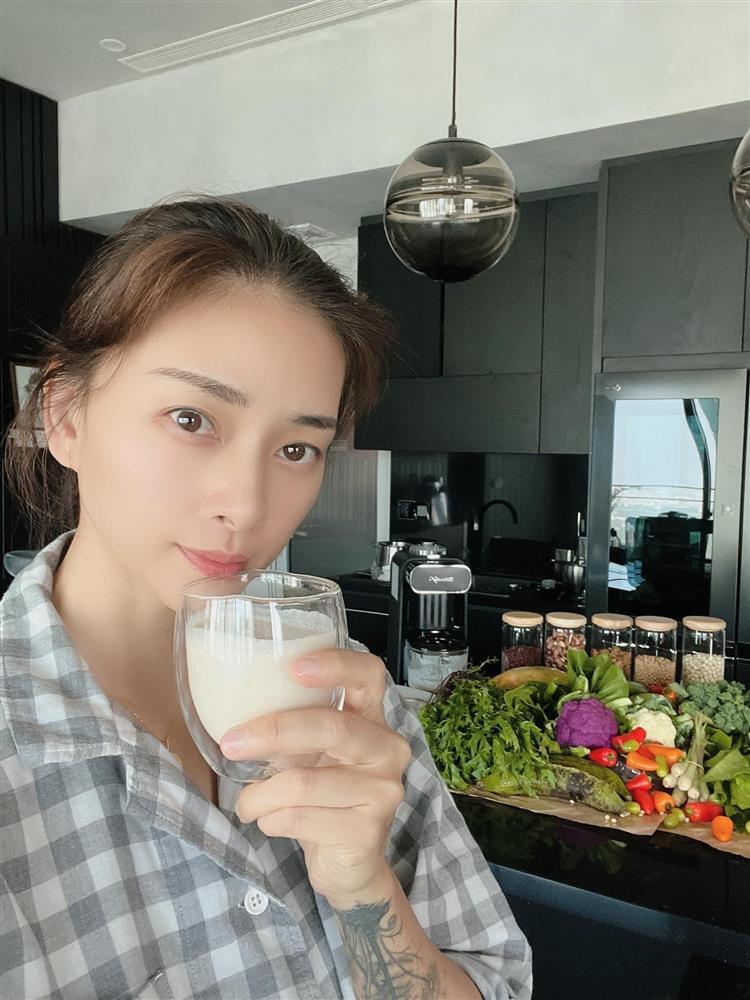 Ngô Thanh Vân được chồng trẻ kém 11 tuổi cưng chiều như bà hoàng-13