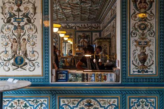 Choáng ngợp trước vẻ lộng lẫy của cửa hàng sữa đẹp nhất thế giới