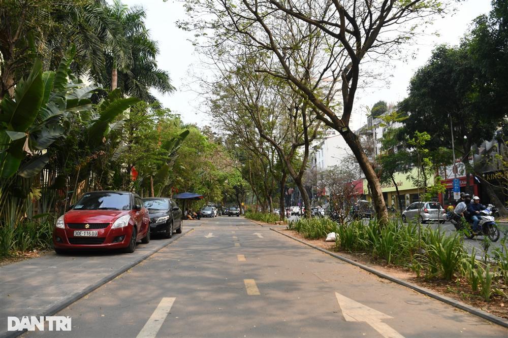 Chiến dịch đòi lại vỉa hè: Công an vừa đi qua, vỉa hè lại bị tái chiếm-2