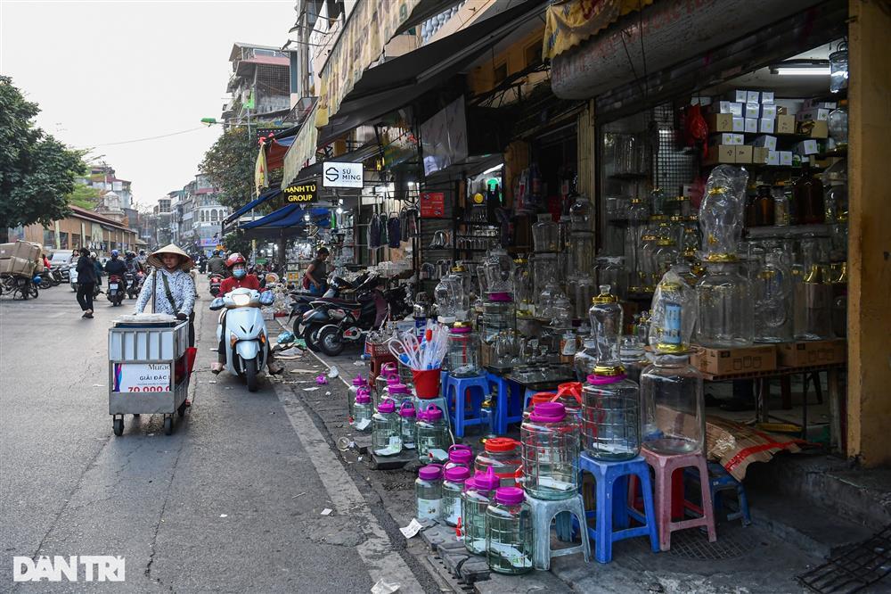 Chiến dịch đòi lại vỉa hè: Công an vừa đi qua, vỉa hè lại bị tái chiếm-9