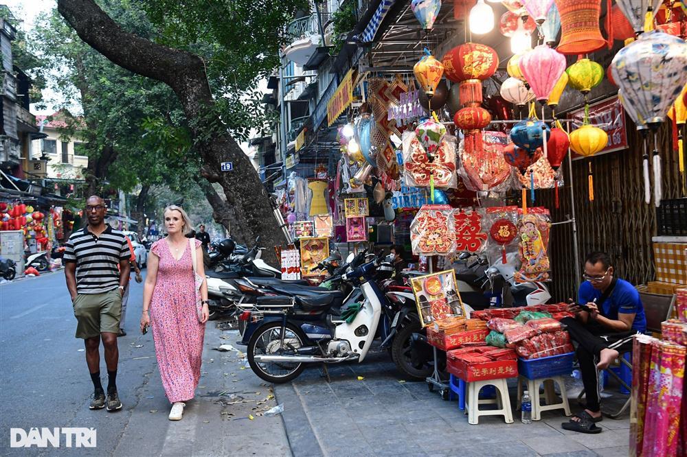 Chiến dịch đòi lại vỉa hè: Công an vừa đi qua, vỉa hè lại bị tái chiếm-10