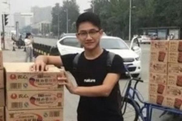 Sinh viên phản ứng vì diễn giả đi muộn, phát ngôn phản cảm-4