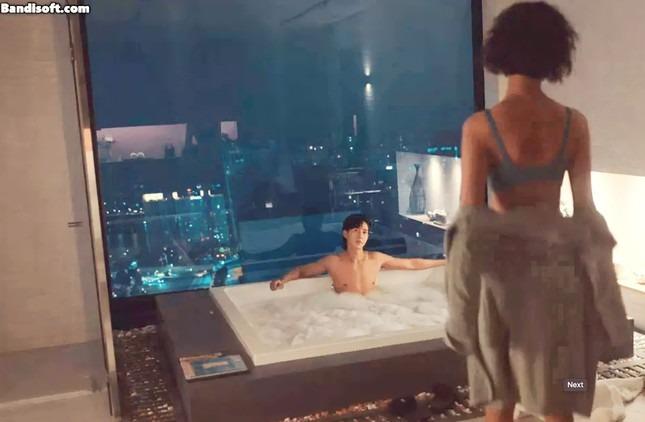 Ác nữ để lộ toàn bộ vòng ngực trên phim của Song Hye Kyo-1