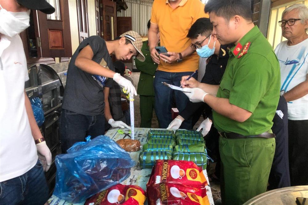 Bí mật trong những đòn giò chả trên chuyến xe qua biên giới-2