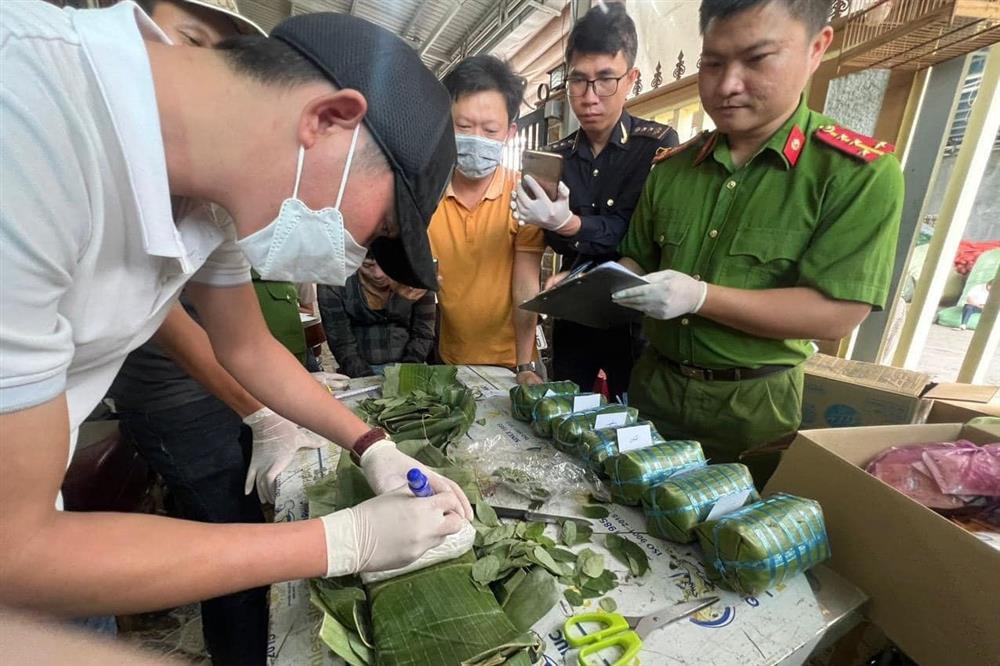 Bí mật trong những đòn giò chả trên chuyến xe qua biên giới-3