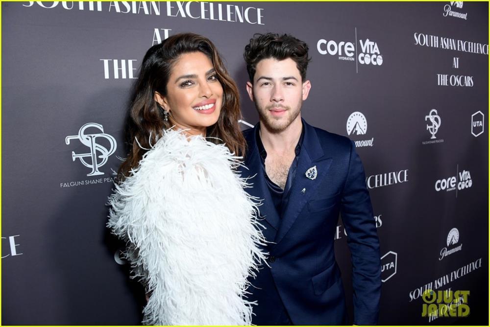 Hoa hậu Thế giới 2000 diện đồ xuyên thấu dự sự kiện cùng chồng trẻ-1