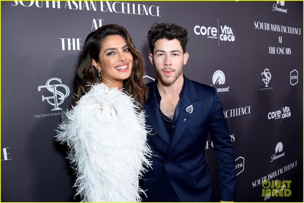 Hoa hậu Thế giới 2000 diện đồ xuyên thấu dự sự kiện cùng chồng trẻ-3