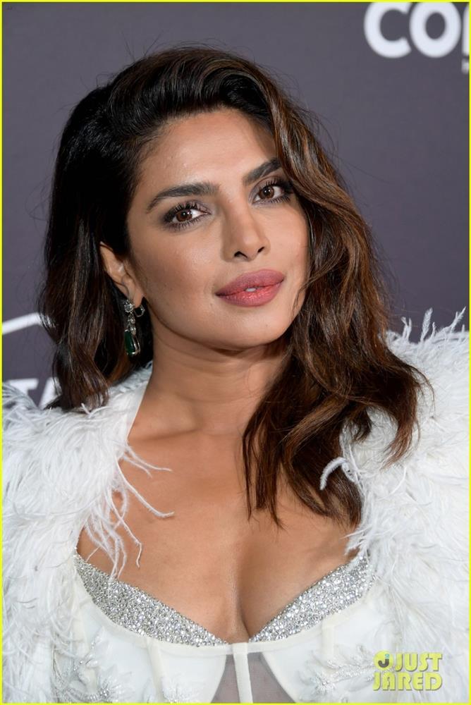 Hoa hậu Thế giới 2000 diện đồ xuyên thấu dự sự kiện cùng chồng trẻ-8