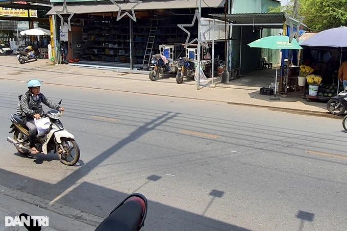 Bắt nghi phạm móc điện thoại, kéo lê người phụ nữ trên đường-2