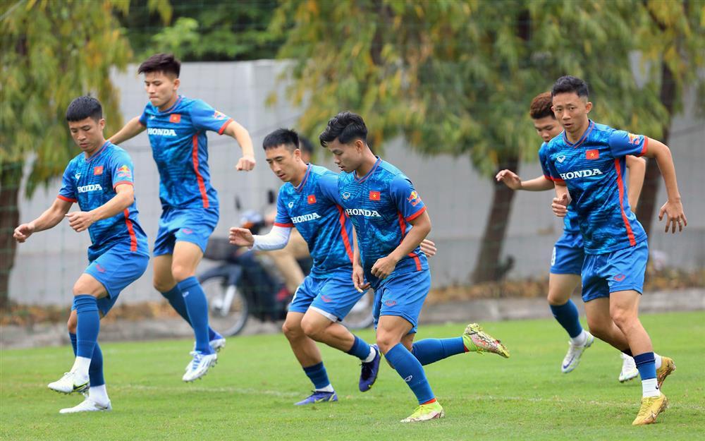 HLV Philippe Troussier: Tôi không thích so sánh với ông Park-2