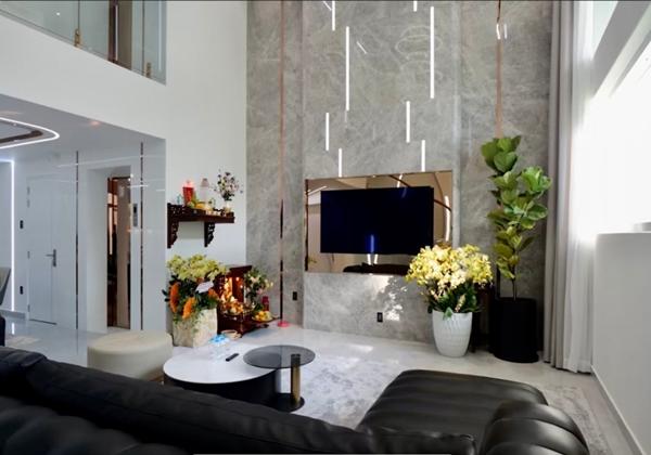 Căn nhà bề thế, đắt đỏ của vợ chồng Thu Trang - Tiến Luật-4