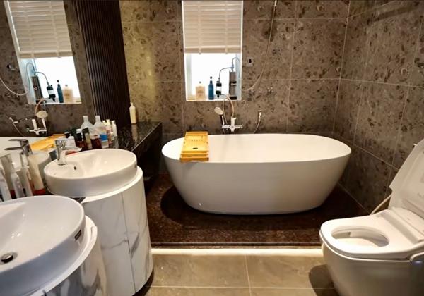 Căn nhà bề thế, đắt đỏ của vợ chồng Thu Trang - Tiến Luật-16