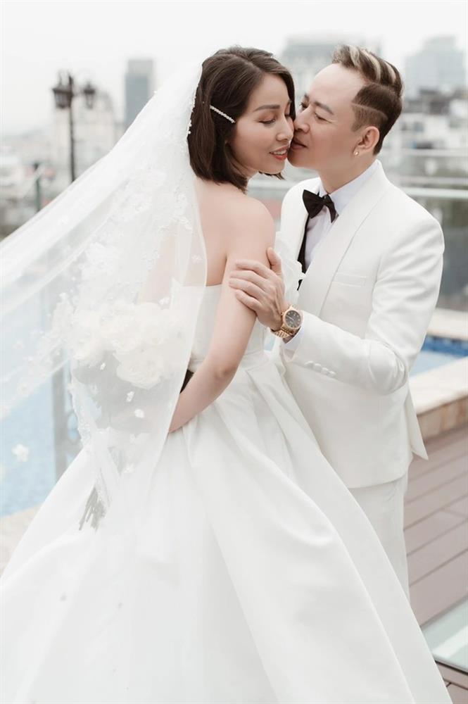 Ảnh cưới lãng mạn của Tùng Dương với vợ 4 kém 12 tuổi-4