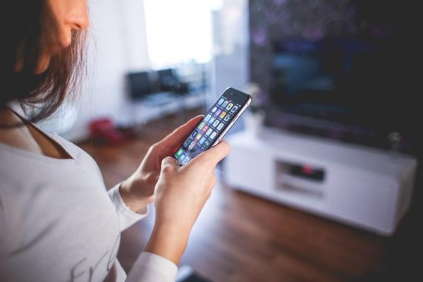 Chồng bỏ công việc lương 20 triệu để đi bán bánh mì dạo-2