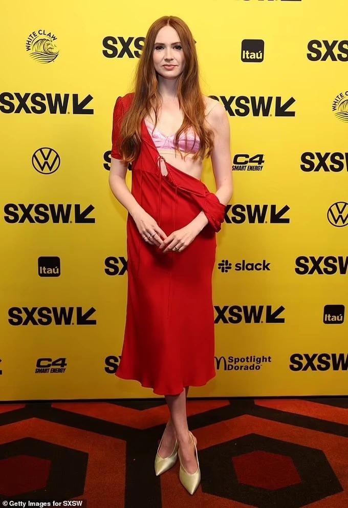 Nữ diễn viên gây tranh cãi với trang phục hở bạo trên thảm đỏ-2