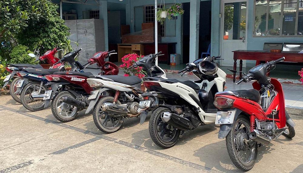 Bắt nhóm thanh thiếu niên mang hung khí hỗn chiến trên phố-3