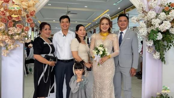 Thánh sún Thách Thức Danh Hài vàng đeo trĩu cổ trong ngày cưới-3